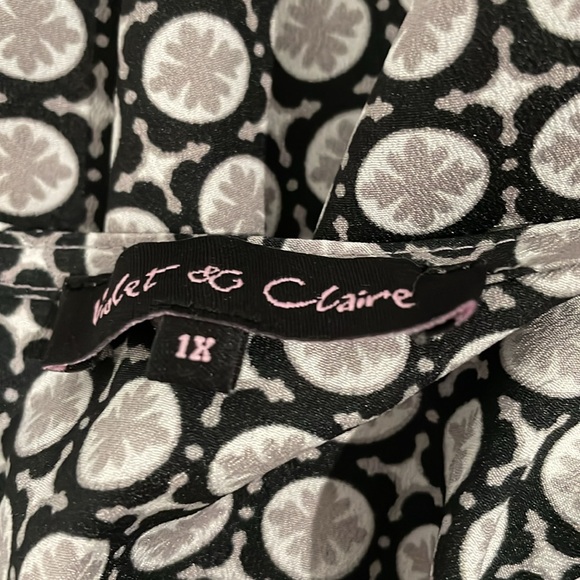 Women’s size 1X blouse with black and grey designs. Comes from a smoke free home - Picture 5 of 5